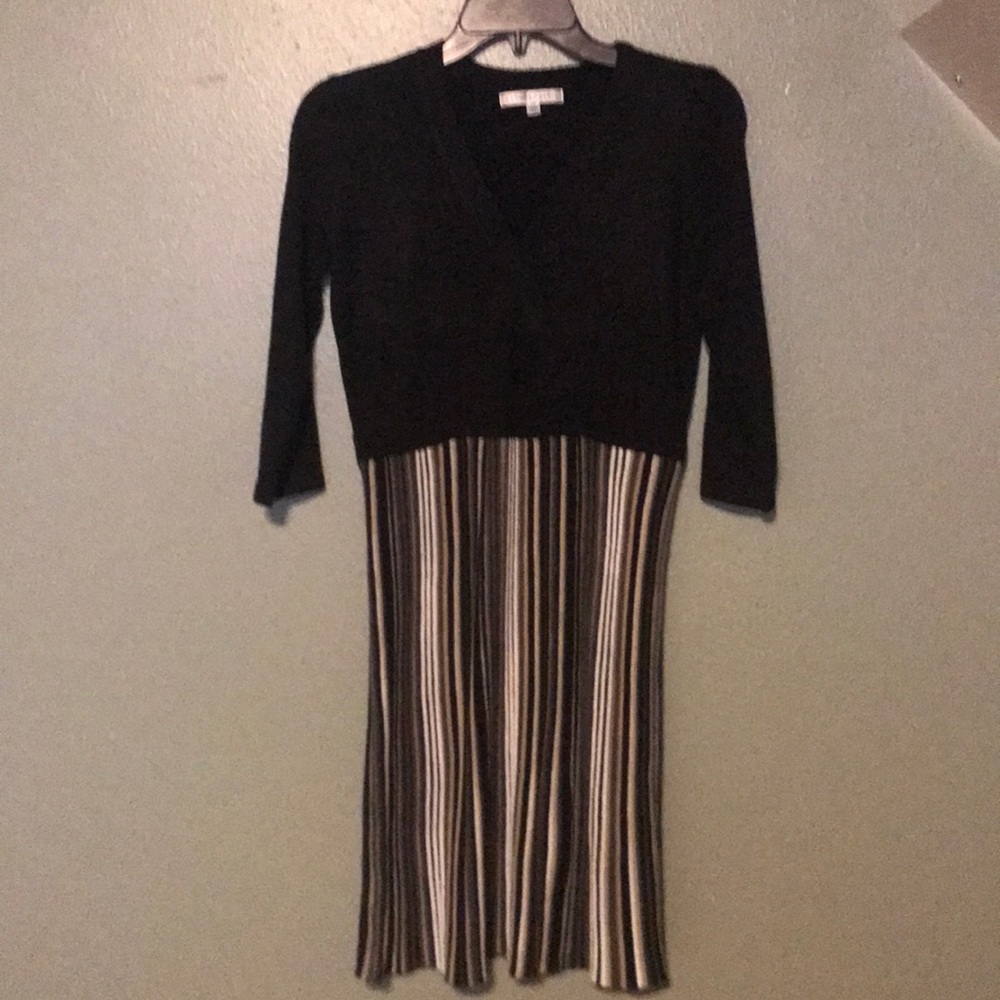 Long sleeve knit v-neck dress
